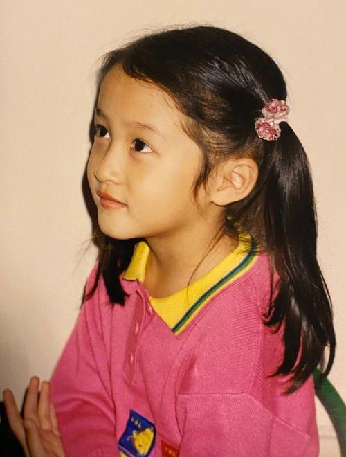 关晓彤小时候的照片