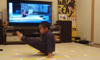 为了更接近偶像李小龙,7岁小孩疯狂健身!看完他的训练动作,服了!