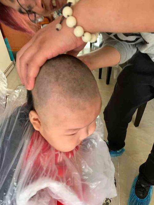 婴美国际婴儿理发满月剃胎毛