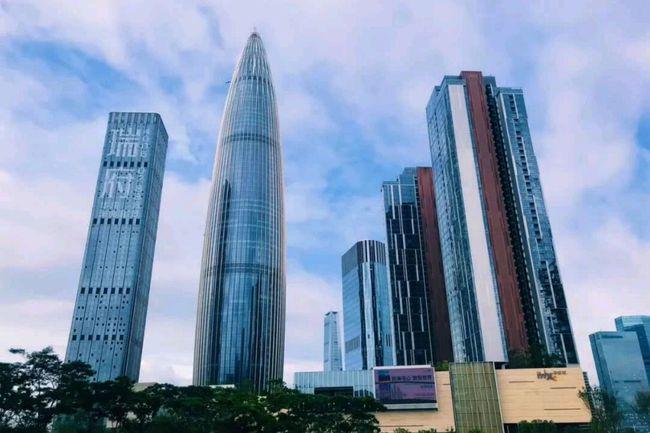 英国游客看到深圳"华润大厦"景象!网友:这是中国人的杰作