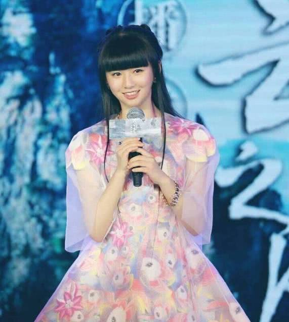 小彩旗变胖气质全无网友称其不配当杨丽萍的接班人