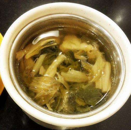  p>一道家常汤,主要食材是猪肺和菜干,其他配料有紫苑,蜜枣和南北杏