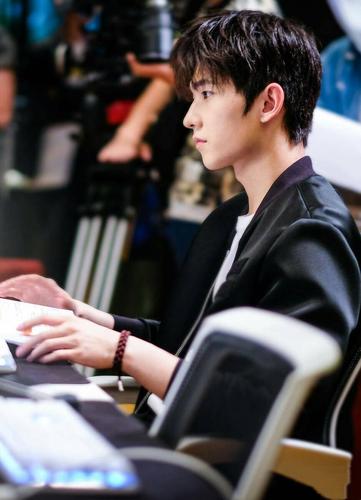 杨洋[超话]# #杨洋全职高手# #杨洋叶修