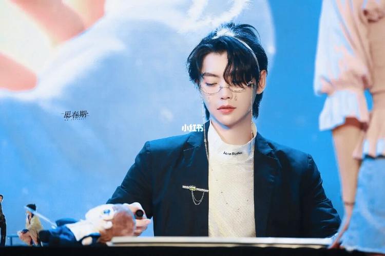 肖宇梁_壁纸_头像_娱乐_明星