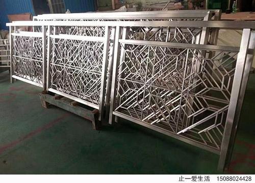 不锈钢屏风图案用在不锈钢护栏上,效果也不错