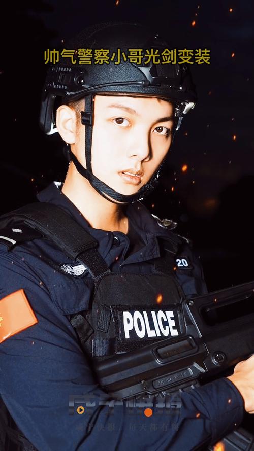 致敬人民警察帅气警察小哥光剑变装网友光剑变装天花板