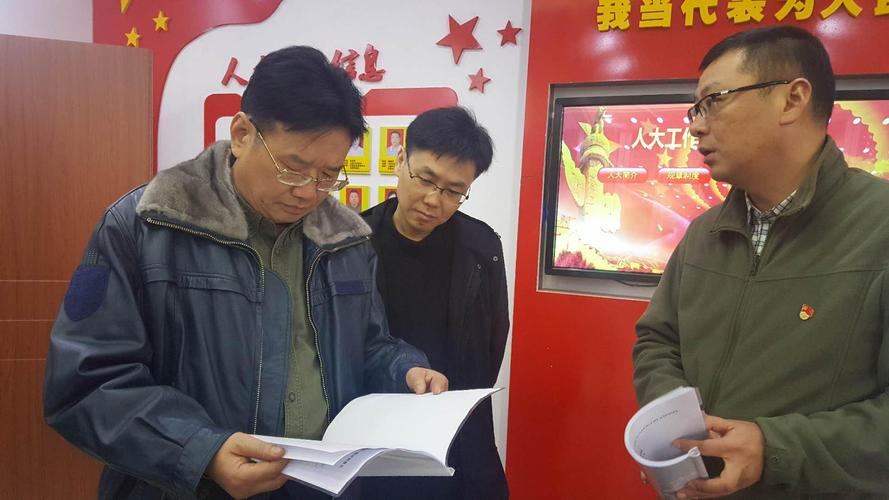 市人大常委会副主任朱敏华视察东湖区贤士湖管理处,豫章街道人大代表