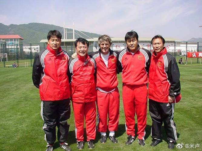 米卢晒旧照恭喜中国队赢球纪念那时的我们组图越南队