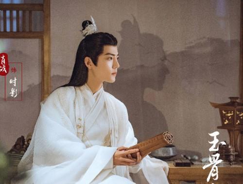 肖战新剧《玉骨遥》开机,粉丝只凭一张剧照直接把热点