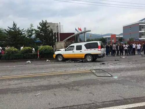 承德平泉平铁线发生严重交通事故!