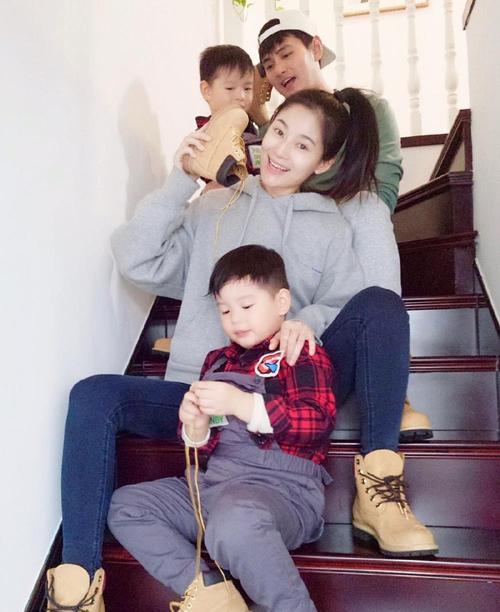 他们在剧中演母子,现实却是夫妻,双胞胎儿子还取名"一模一样"