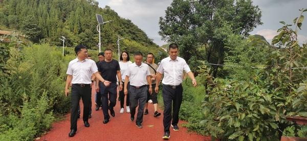 9月6日,安顺市委常委,市委秘书长,市直机关工委书记黄波一行到平坝区