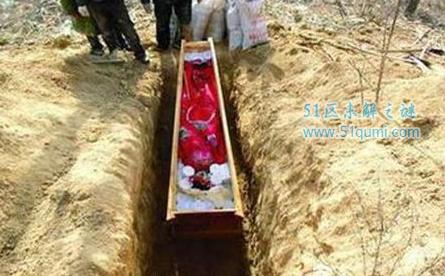 七星巨棺内北斗七星有什么含义?墓主人的身份是谁?