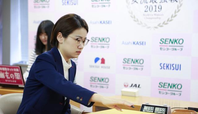 足球如此,围棋也差不多.在男子棋手被申真谞打得连连败退的时候,於之