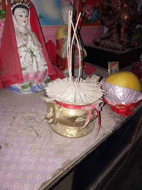 烧香香灰很长了才落上香的时候香灰居高不落什么意思