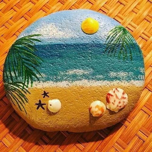 我们可以到大自然中去寻找春天,可以把路边漂亮的石头捡回家去,画出你