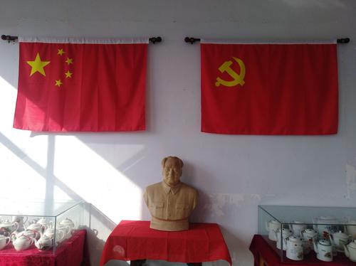 青岛红色文化博物馆位于莱西市姜山镇绕岭小学!