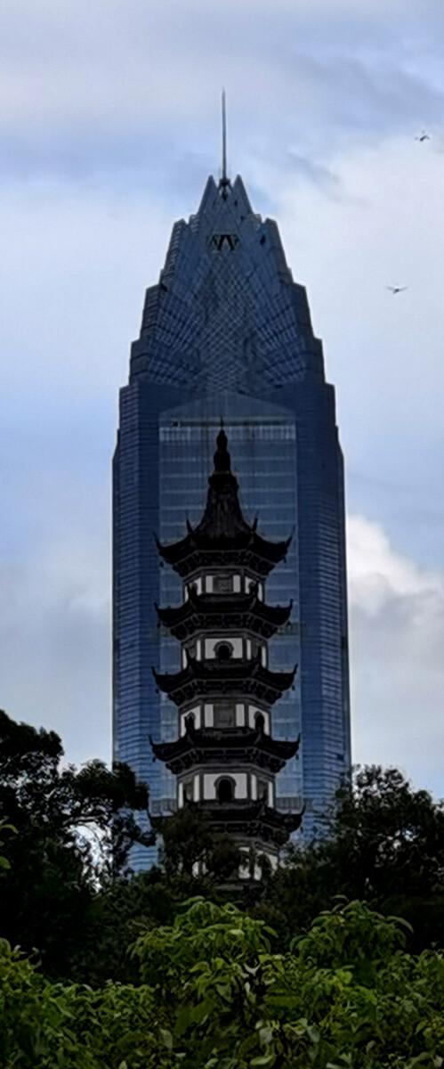 世贸大厦塔中塔摄于温州市