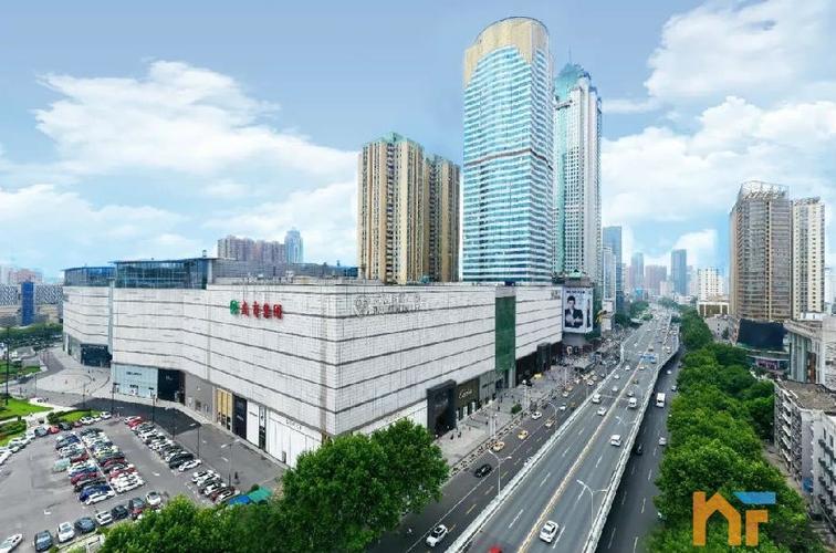 1986年,武商集团在全国率先进行股份制改造,1992年,"鄂武商"(000501)