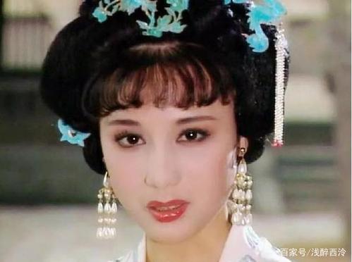 徐才人的扮演者李建群,做演员只是她的副业,她的本业是影视剧服装设计