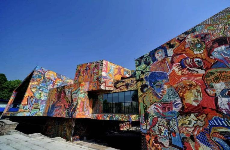 四川美术学院,罗中立