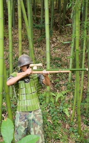 一位竹子建造者,做了三级甲,98k狙击枪,众多网友佩服!