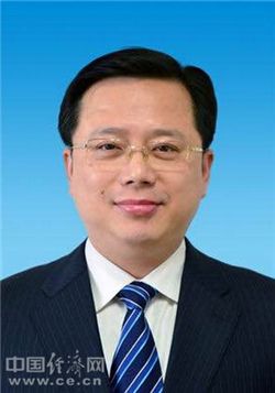 曾任宁波市委办公厅秘书一处副处长,宁波市委政研室二处副处长