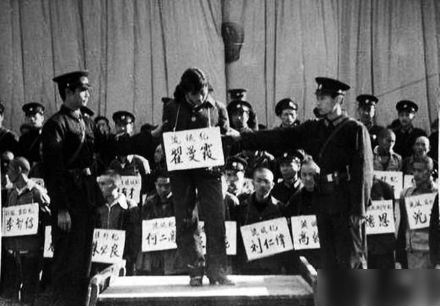 26岁女流氓胡贤华被判死刑庭审视频流出网友生不逢时