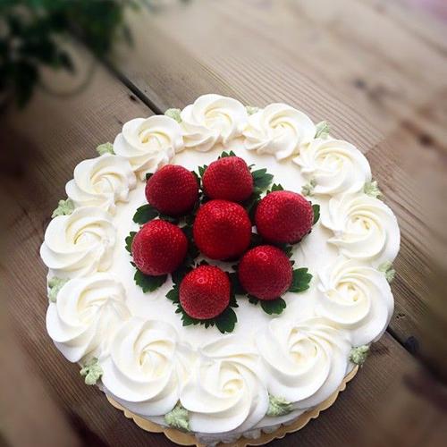 奶油水果装饰蛋糕