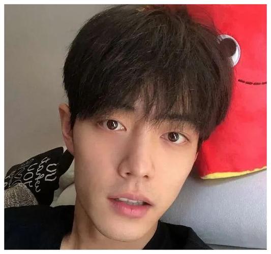 肖战 素颜路透 不化妆 生图都好看,各有各的味道!