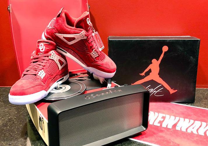 oklahomasooners获得由jordanbrand赞助的airjordan4pe