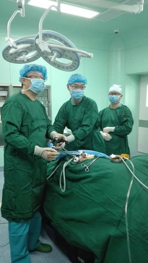 新区的泌尿科开台手术