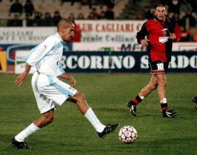 拉齐奥队贝隆带球突破新浪体育欧洲通讯员马舸报道:北京时间今天凌晨