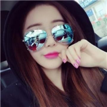 戴墨镜更显魅力,女生头像图片-回车桌面