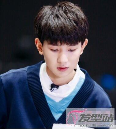 男生流行学生头发型时尚帅气释放青春魅力