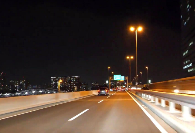 高速上开远光灯违章吗高速公路灯光使用规定