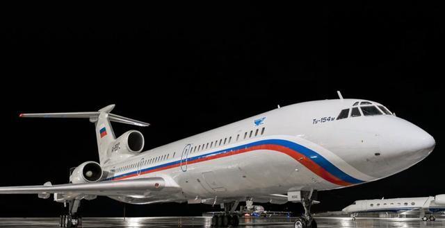俄罗斯图-154客机出动