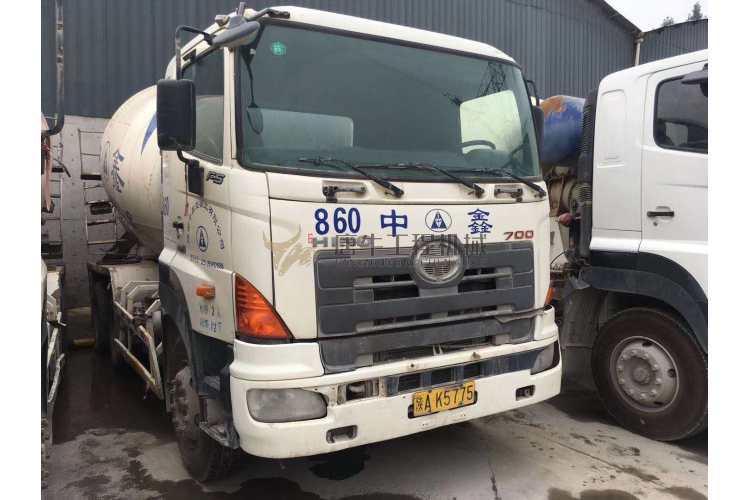 出售5台2011年7月份进口日野700大10方搅拌车