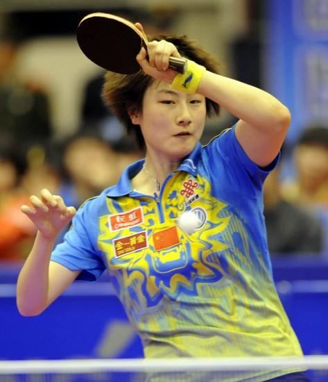 图文女乒热身赛80后胜90后丁宁侧身攻