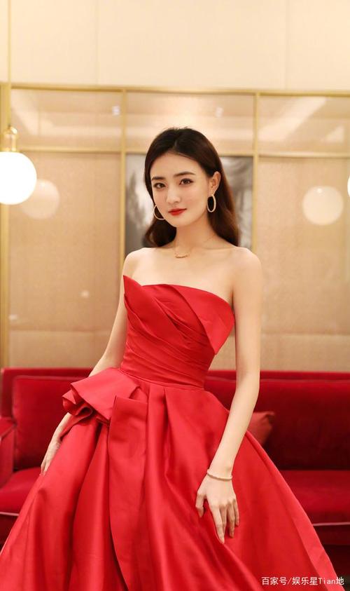 "国民校花"徐璐写真合集,你喜欢的样子我都有!