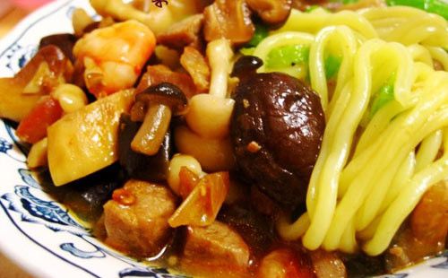 八宝辣酱面的做法