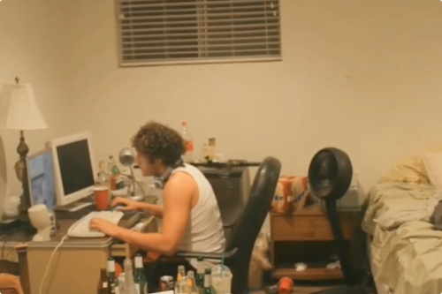 抖音砸电脑的视频恶搞素材