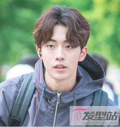 中分发型男生怎么弄好看 超帅气男生中分发型