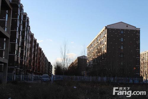 乘坐公交35路到达张家口楼盘西豪丽景的门口,西豪丽景距离碧桂园
