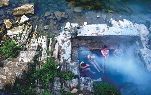 名胜区为首个国家级温泉群风景名胜区,国家4a级旅游风景区,在贵州 a