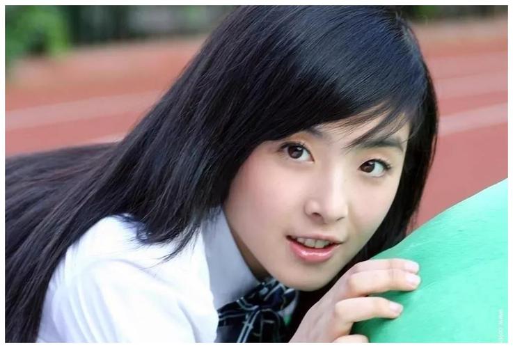 张含韵《乘风破浪的姐姐》翻红:真正的强者,是含着眼泪奔跑的人