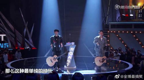 大张伟王勉骑上了琴,唱了一首齐秦的歌