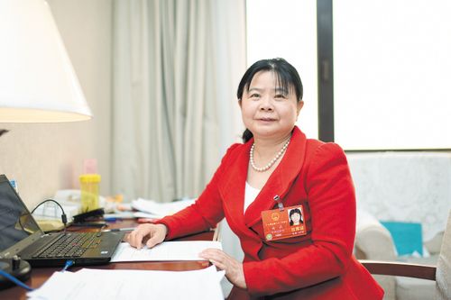 全国人大代表杨莉累计提交260份建议 推动洞庭湖"渔民