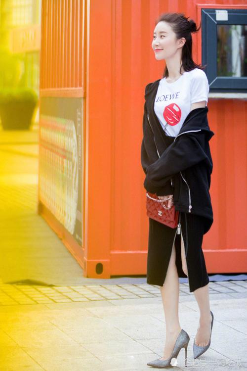 舒畅甜美养眼时尚街拍