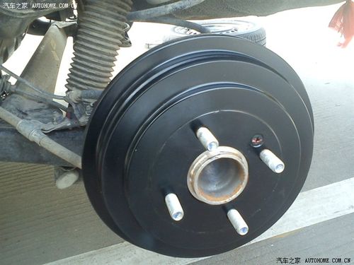 喷后的刹车鼓.(本来我想喷个红色的.怕人家说我闷骚.么敢.)